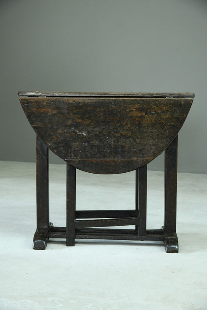 Early 18th Century Oak Drop Leaf Table