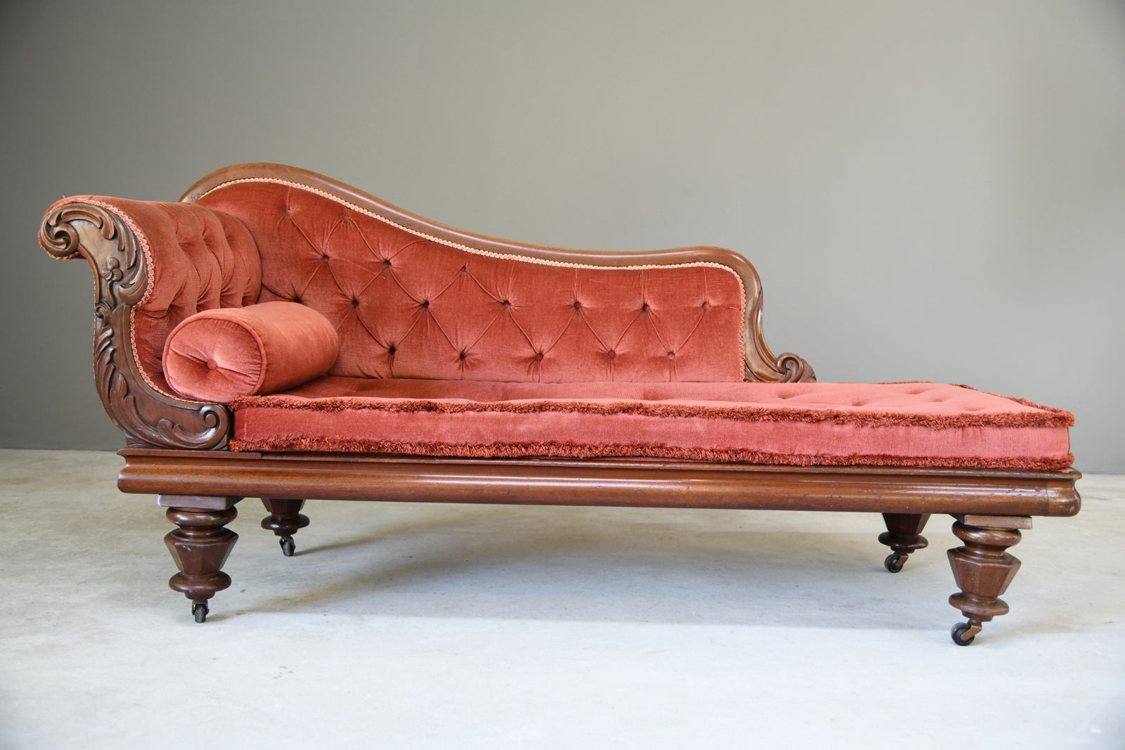 Antique Chaise Longue