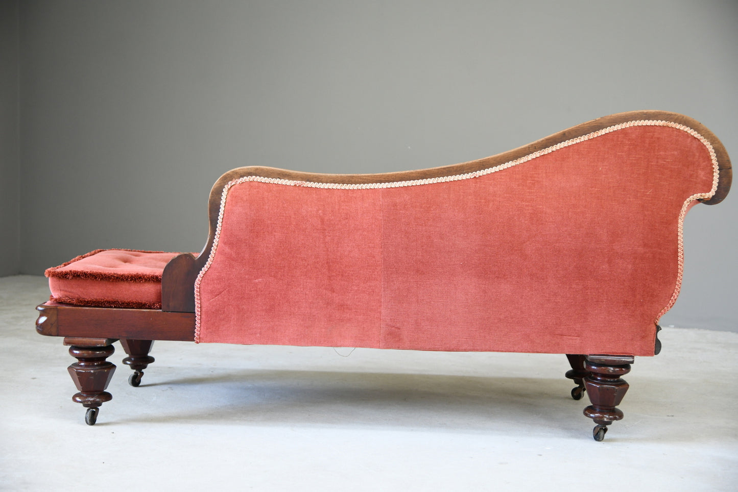 Antique Chaise Longue