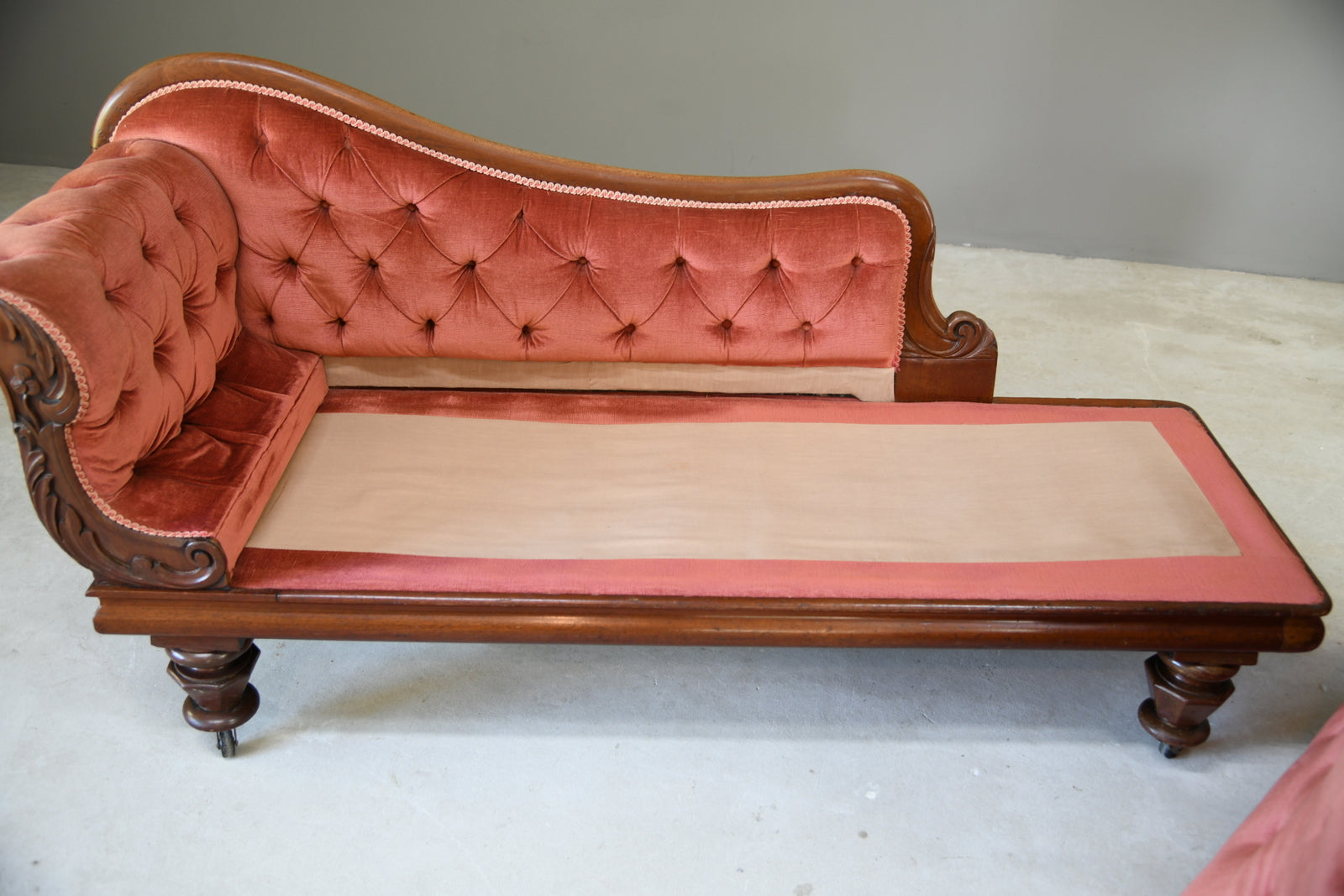 Antique Chaise Longue