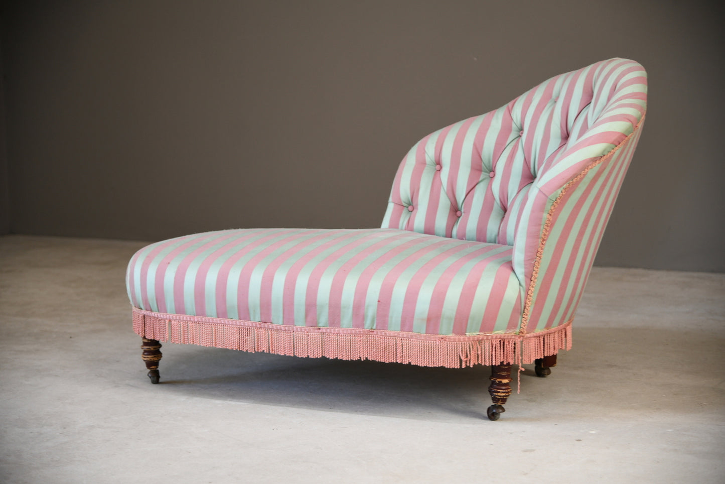 Victorian Style Small Chaise