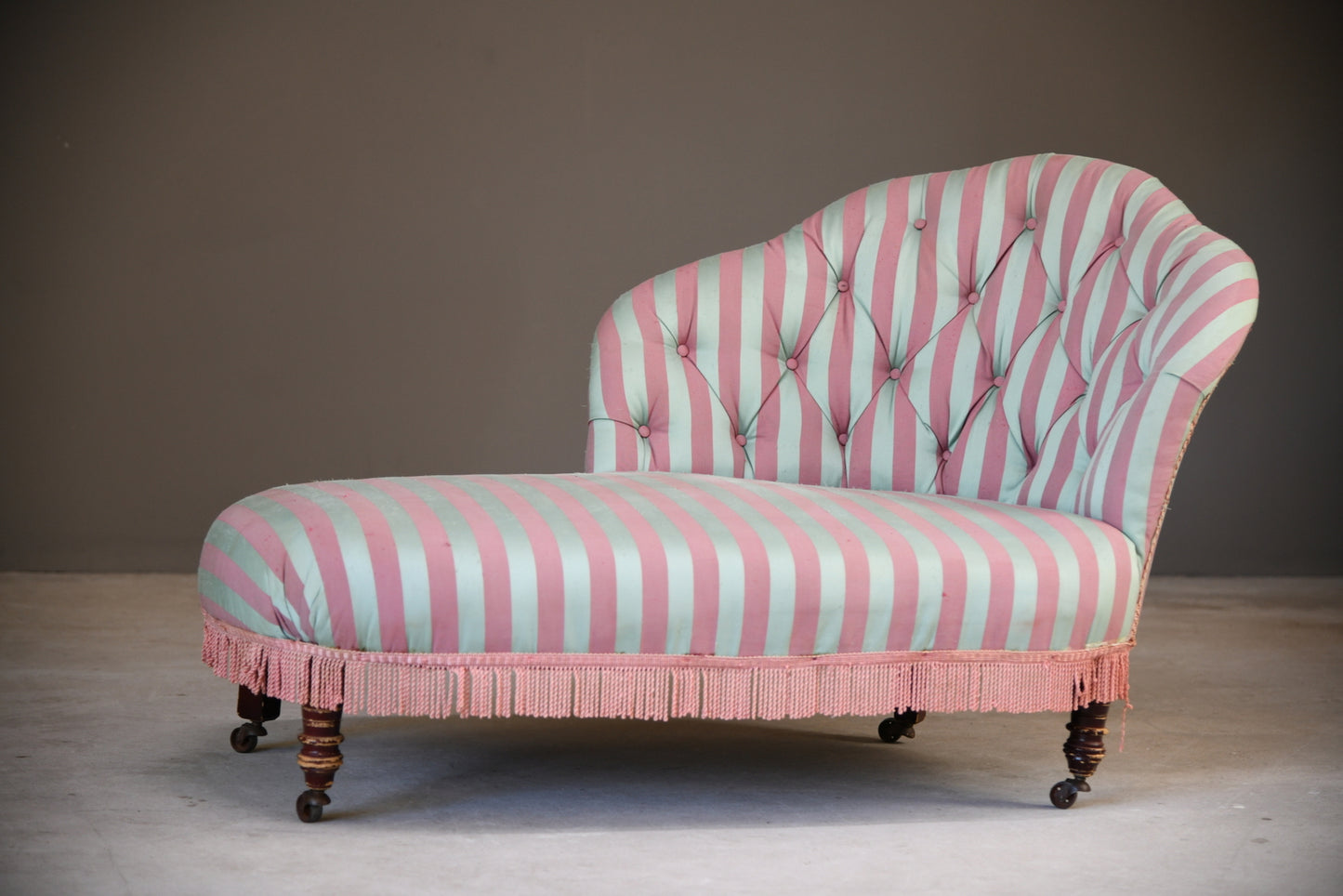 Victorian Style Small Chaise