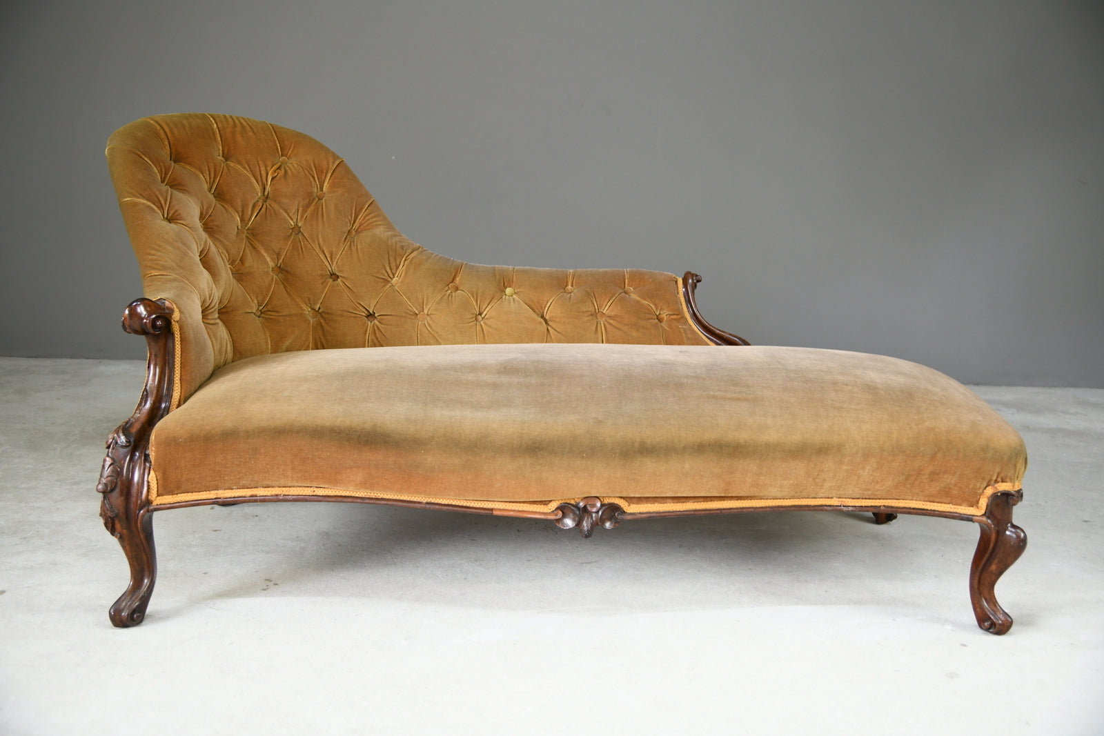 Victorian Button Back Chaise Longue