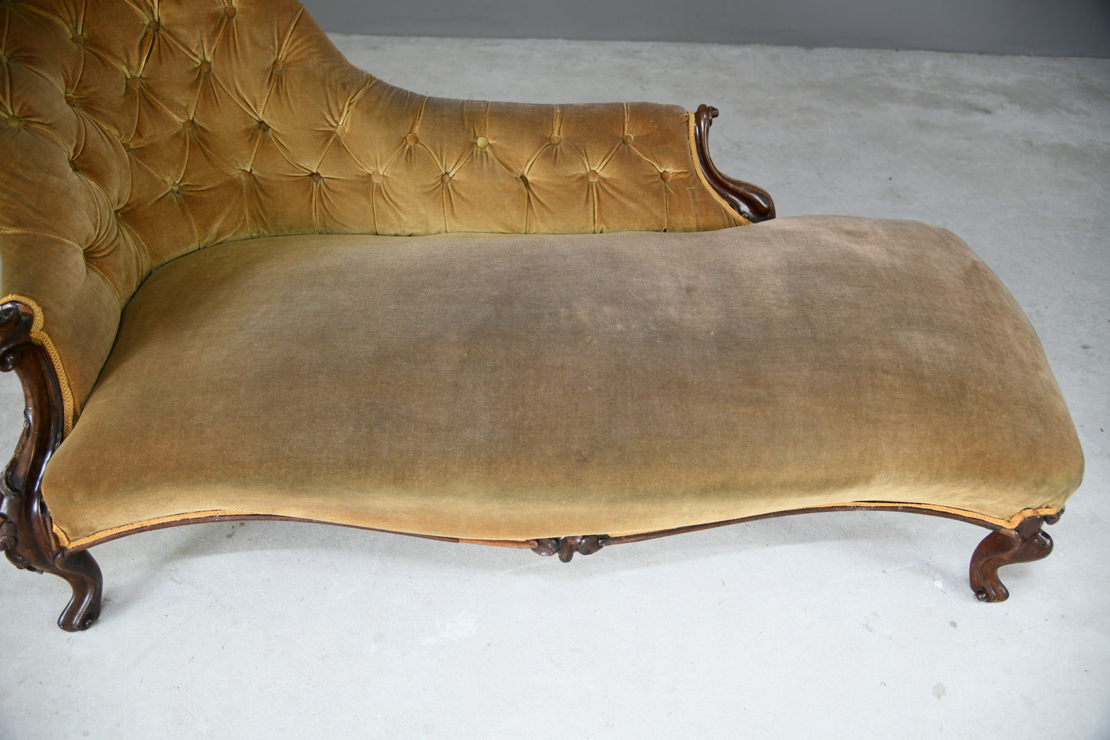 Victorian Button Back Chaise Longue