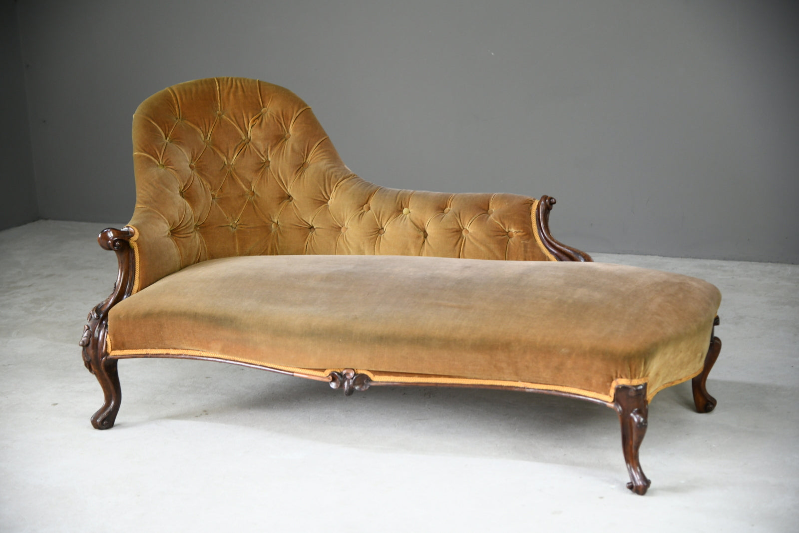 Victorian Button Back Chaise Longue