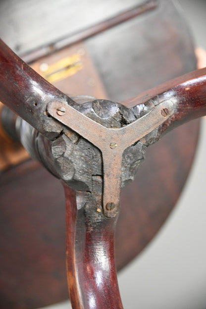 Georgian Mahogany Tilt Top Table