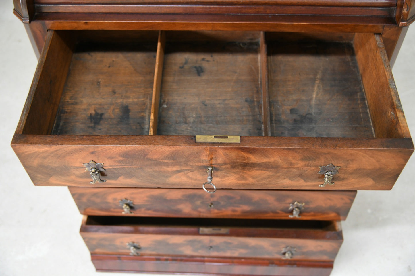 Continental Mahogany Vanity Washstand