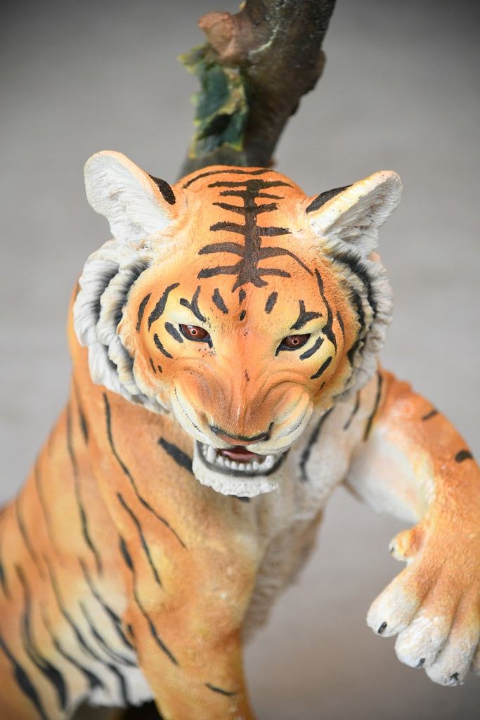 Kitsch Tiger Lamp