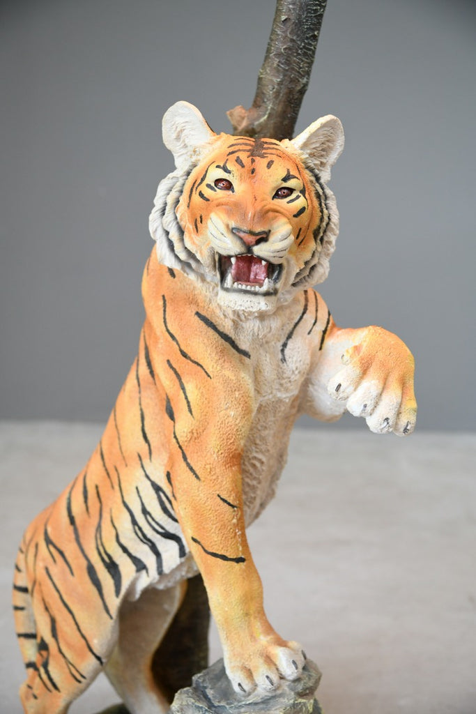 Kitsch Tiger Lamp