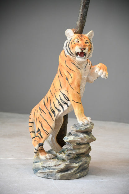 Kitsch Tiger Lamp