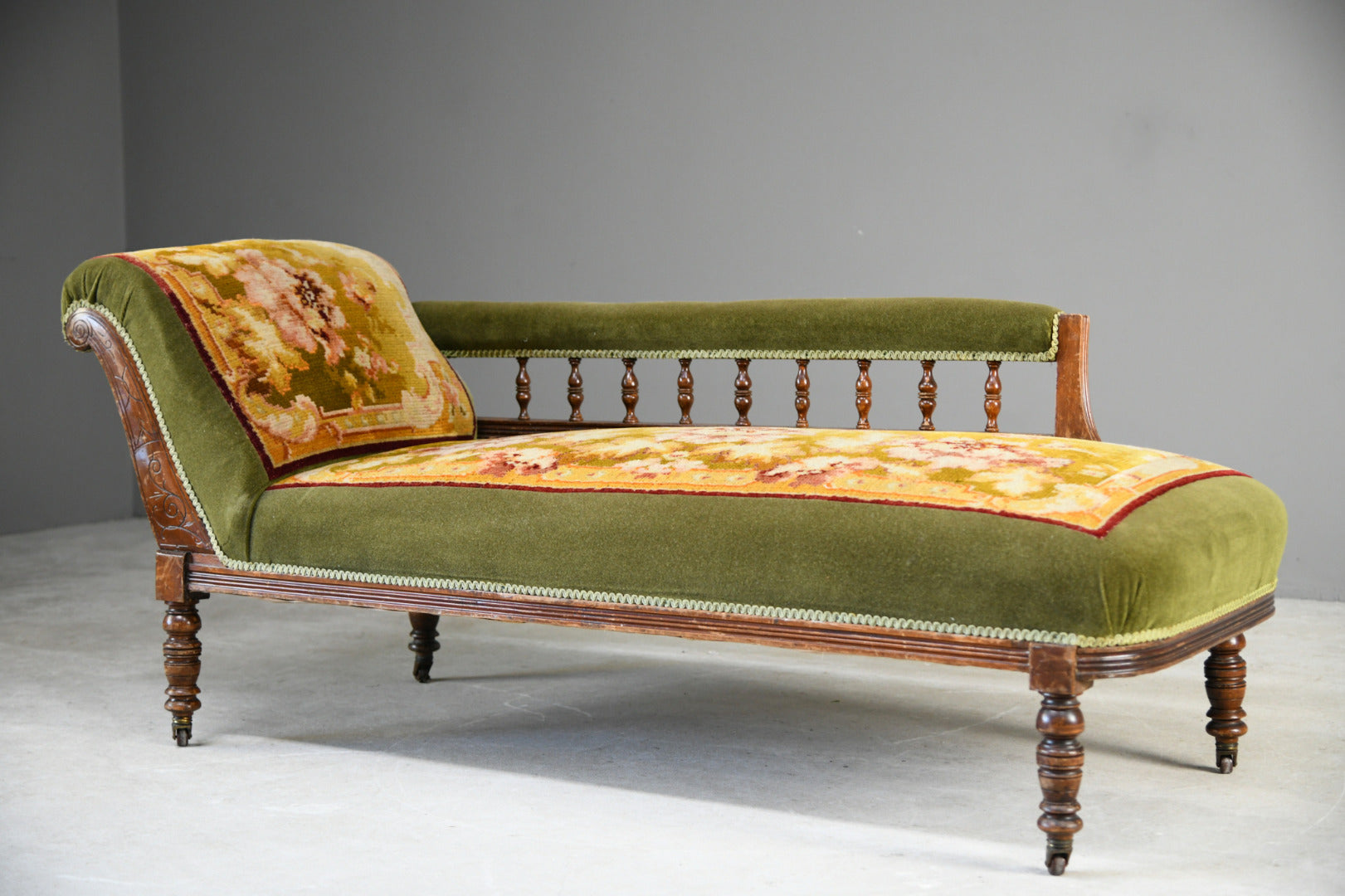 Victorian Carpet Chaise Longue