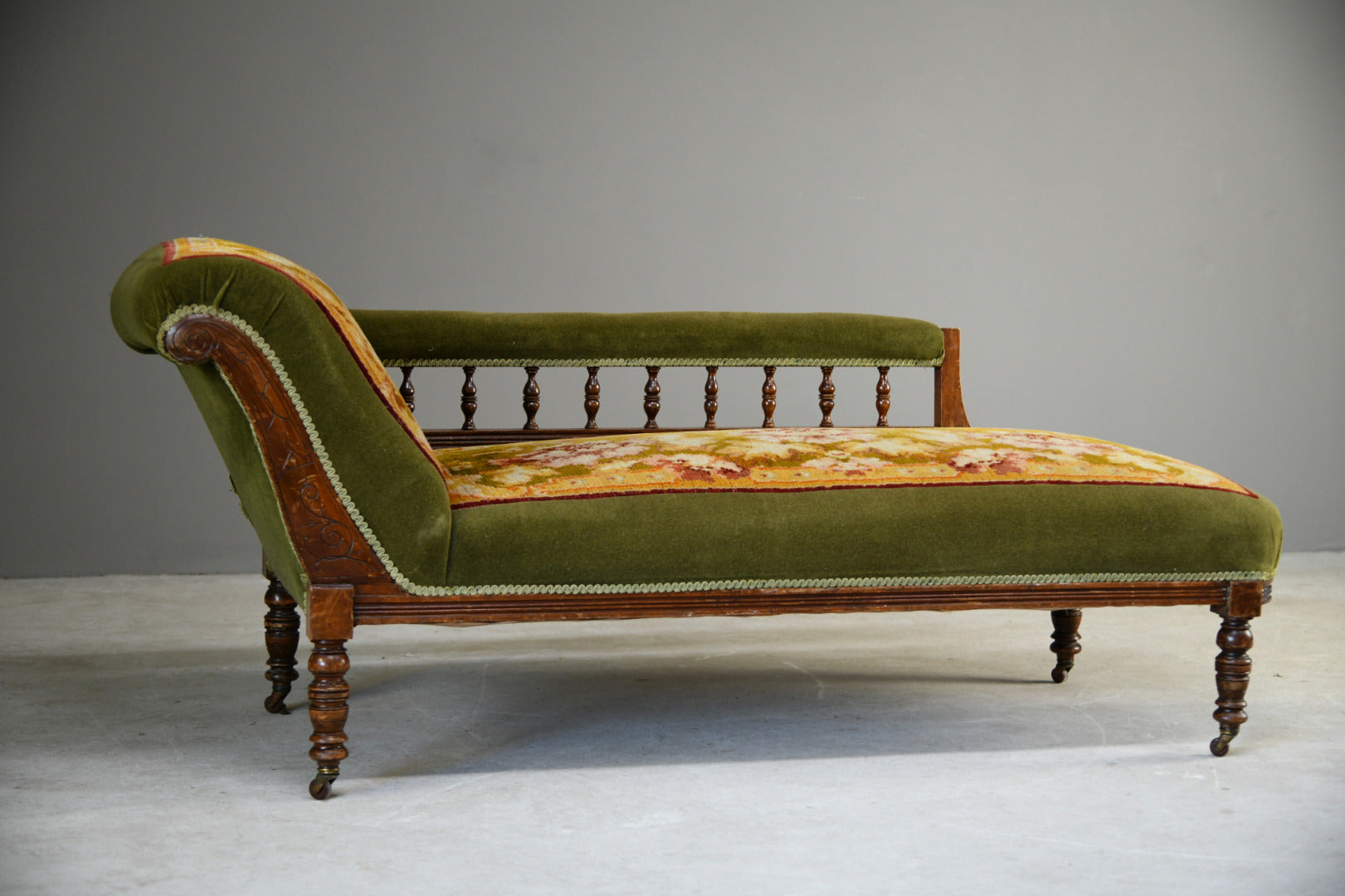 Victorian Carpet Chaise Longue