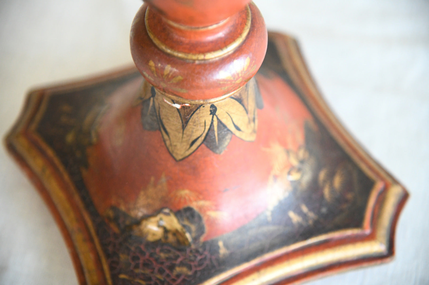 Red Oriental Style Table Lamp