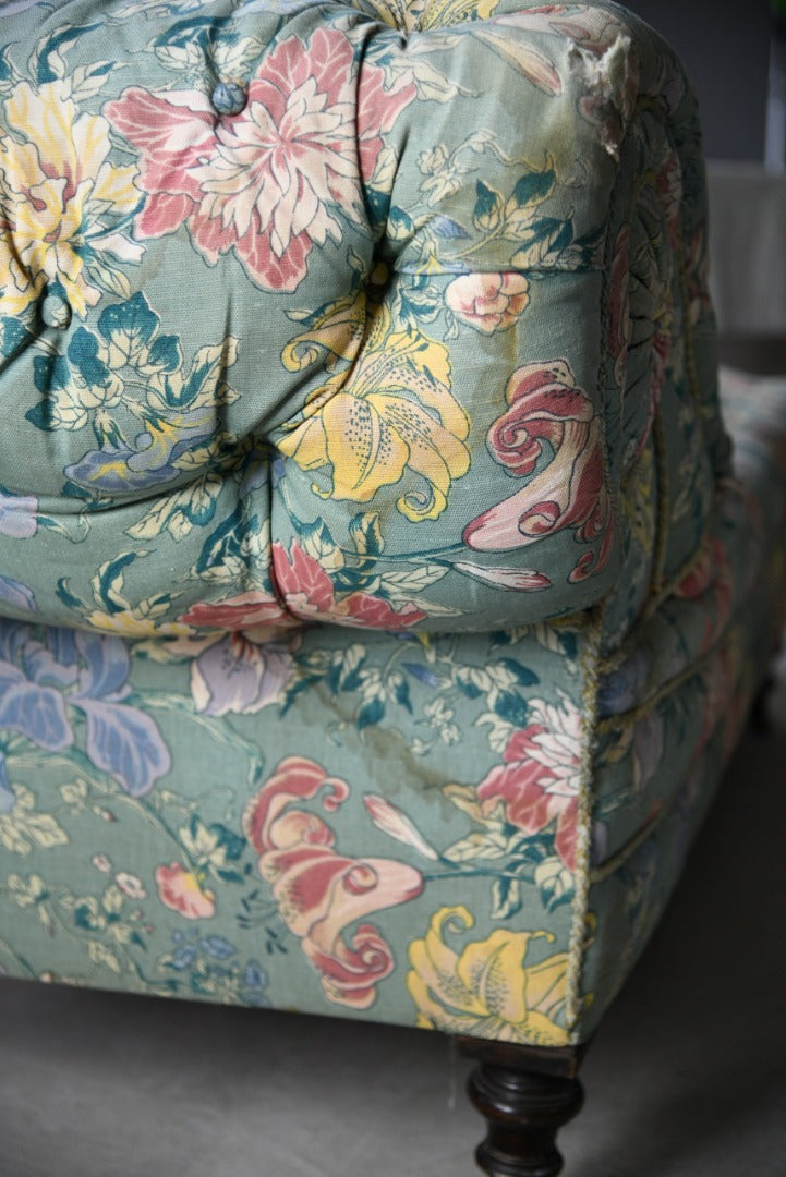 Victorian Buttoned Upholstered Chaise