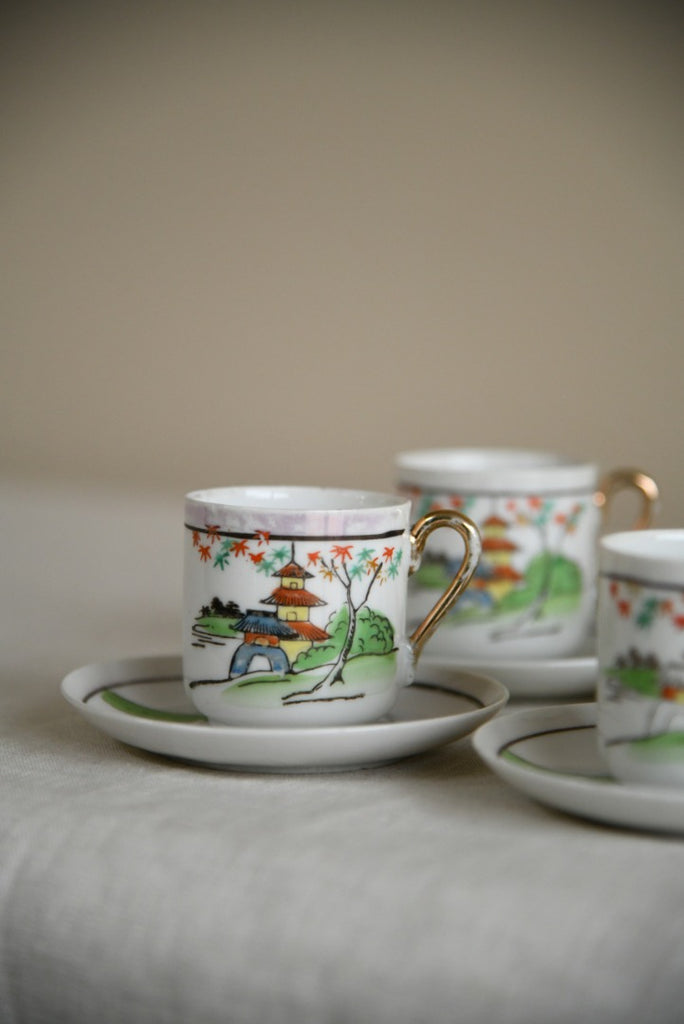 4 Oriental Coffee Cups and Saucers