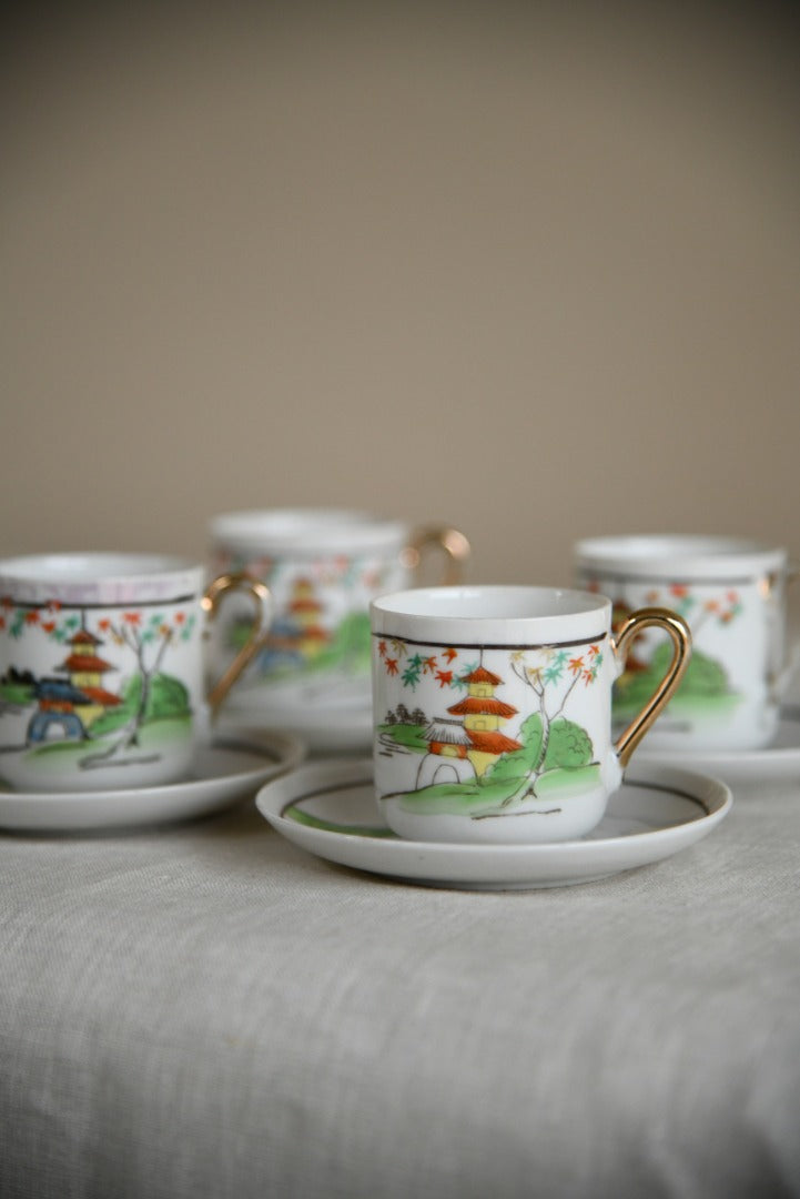 4 Oriental Coffee Cups and Saucers