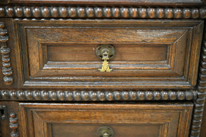 Early 18th Century Oak Chest of Drawers