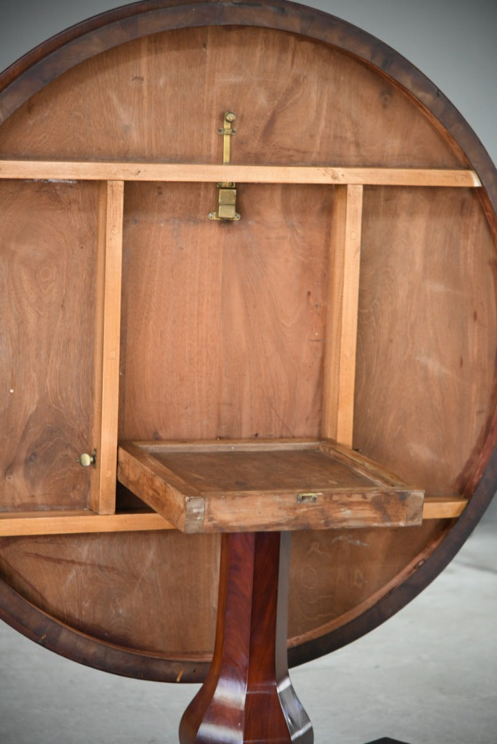 Antique Flame Mahogany Round Tilt Top Table