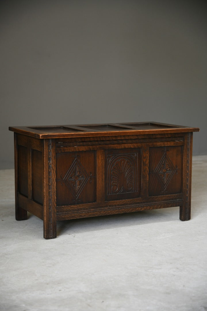 Traditional Style Oak Chest