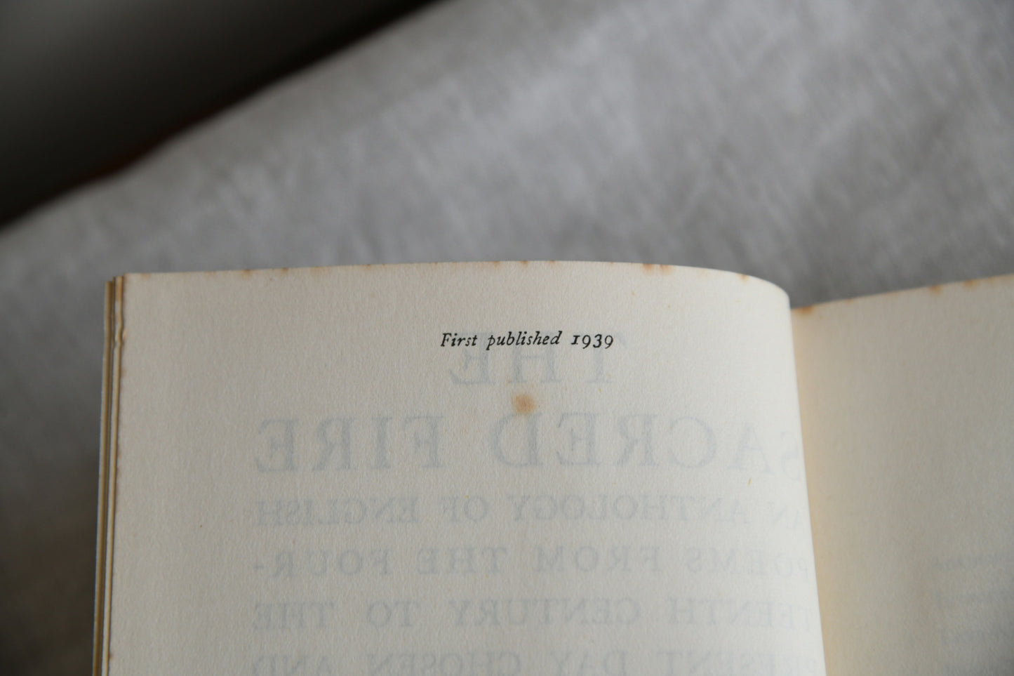 The Sacred Fire - An Anthology of English Poems