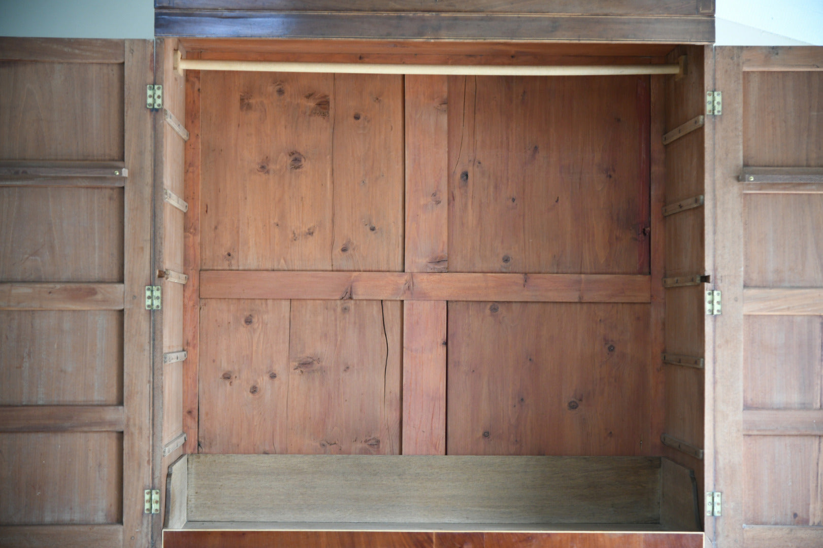 Regency Mahogany Linen Press