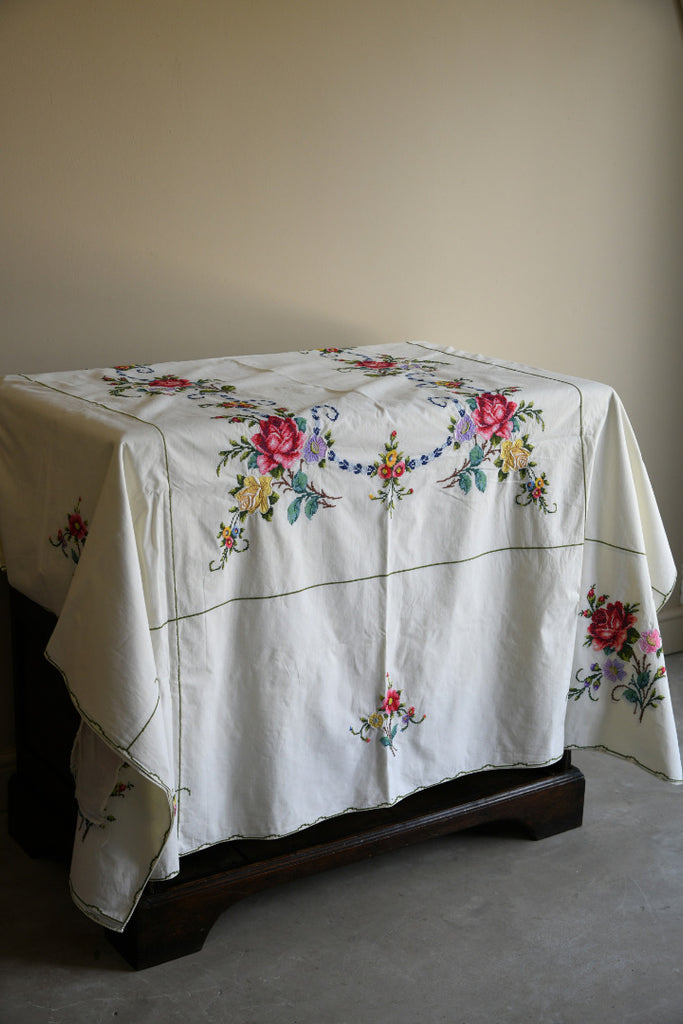 Embroidered Floral Tablecloth & Napkins