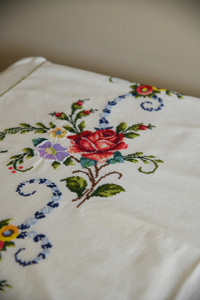 Embroidered Floral Tablecloth & Napkins