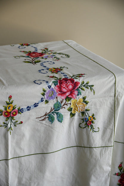Embroidered Floral Tablecloth & Napkins