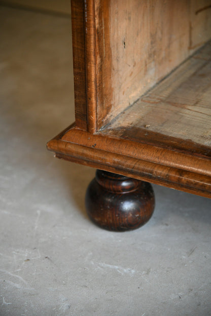 18th Century & Later Walnut Chest of Drawers