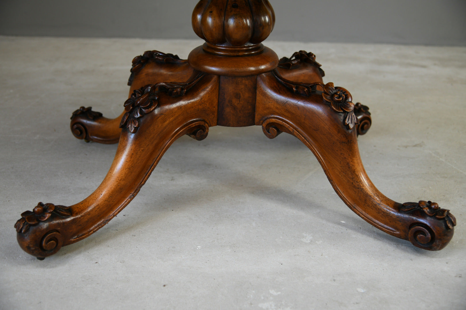 Victorian Oval Walnut Inlaid Table