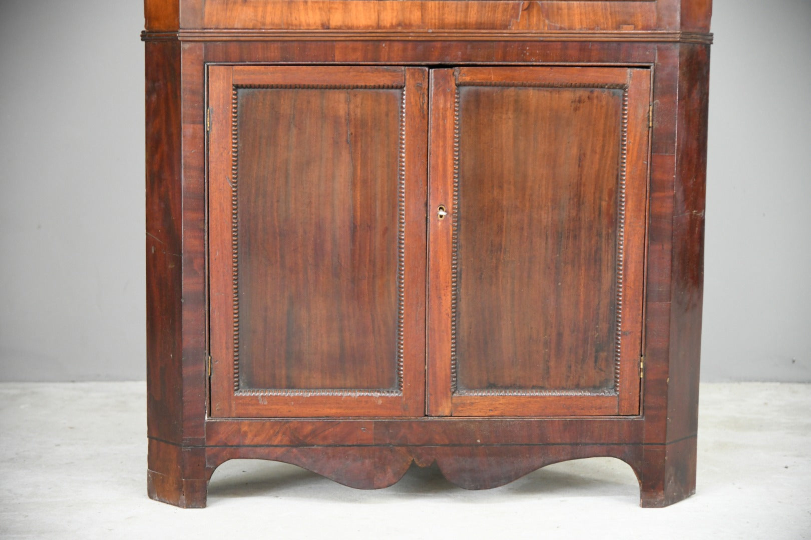 Early 19th Century Mahogany Corner Cabinet