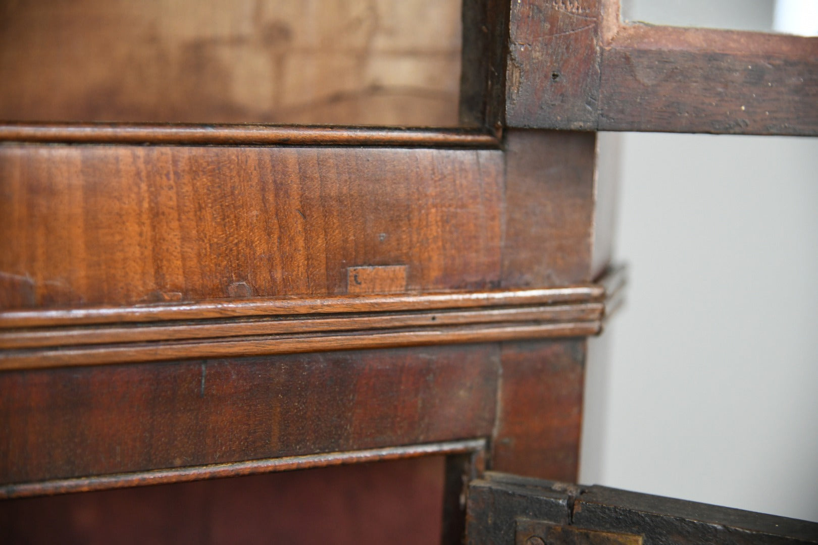 Early 19th Century Mahogany Corner Cabinet