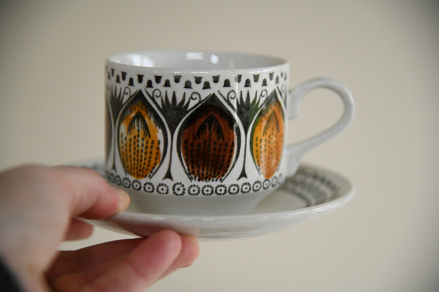 5 Retro Broadhurst Ironstone Cups & Saucers