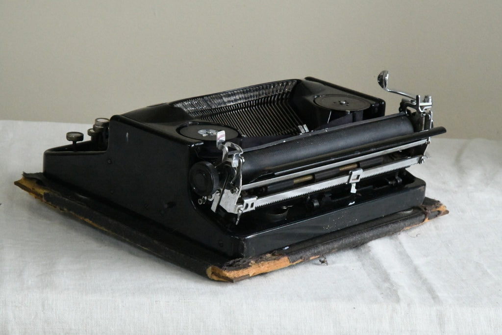 Vintage Erika Typewriter Model 5 Seidel & Naumann