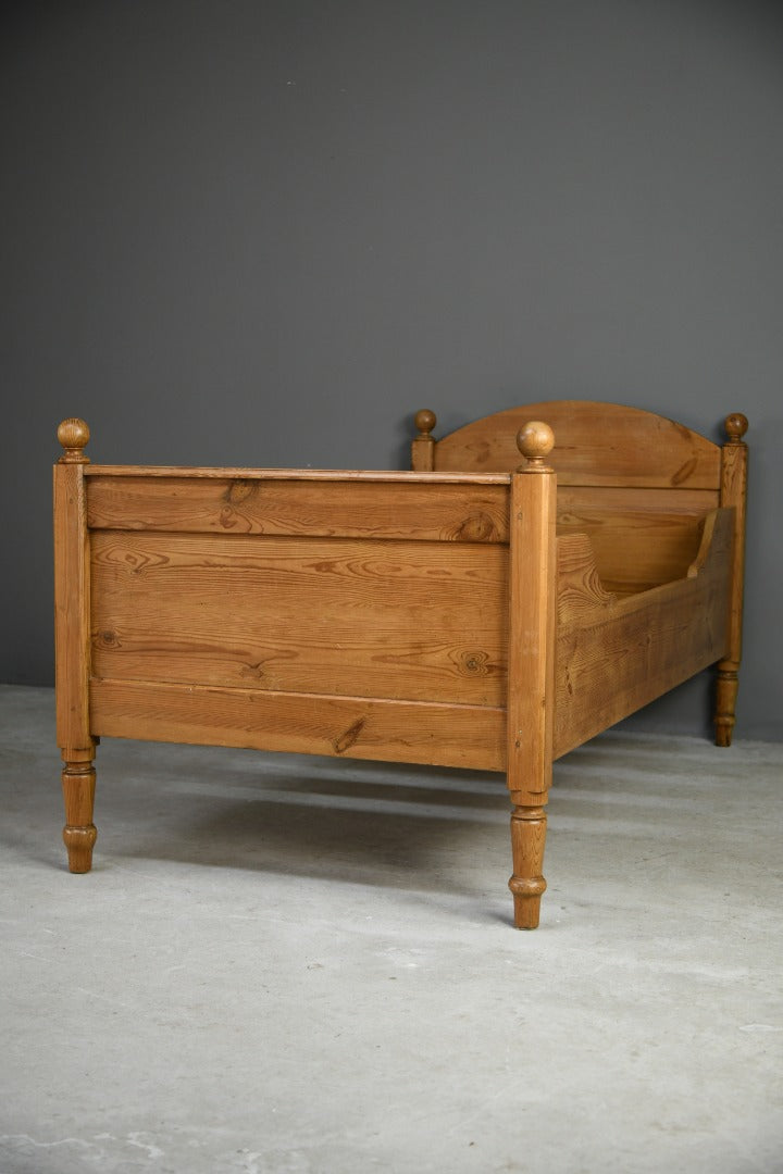 EARLY 20TH CENTURY EUROPEAN PINE BED