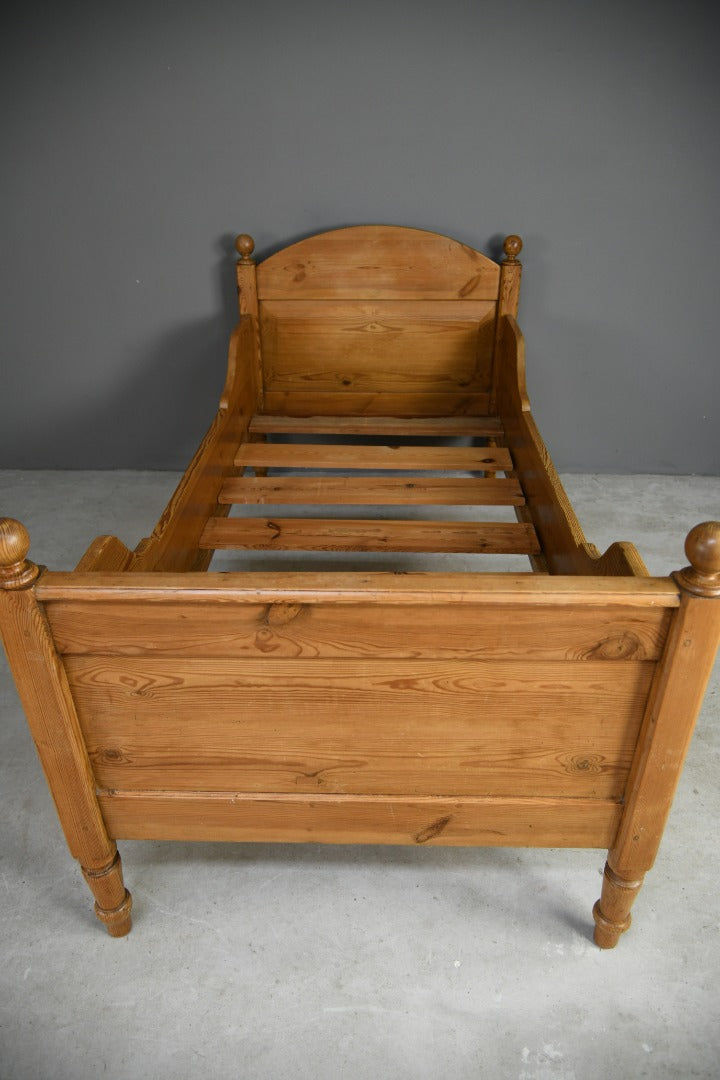 EARLY 20TH CENTURY EUROPEAN PINE BED