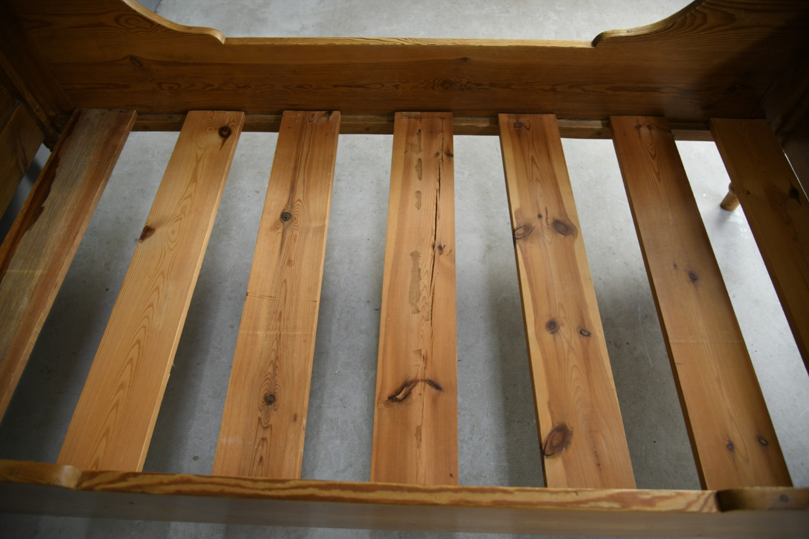 EARLY 20TH CENTURY EUROPEAN PINE BED