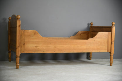 EARLY 20TH CENTURY EUROPEAN PINE BED