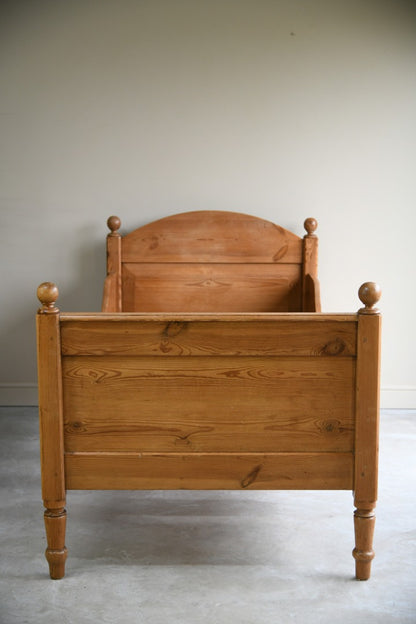 EARLY 20TH CENTURY EUROPEAN PINE BED