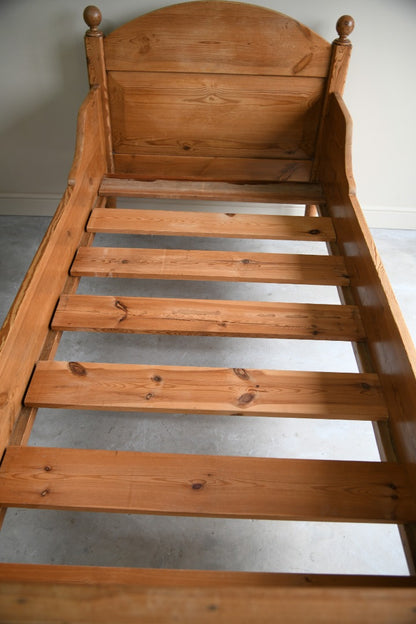 EARLY 20TH CENTURY EUROPEAN PINE BED