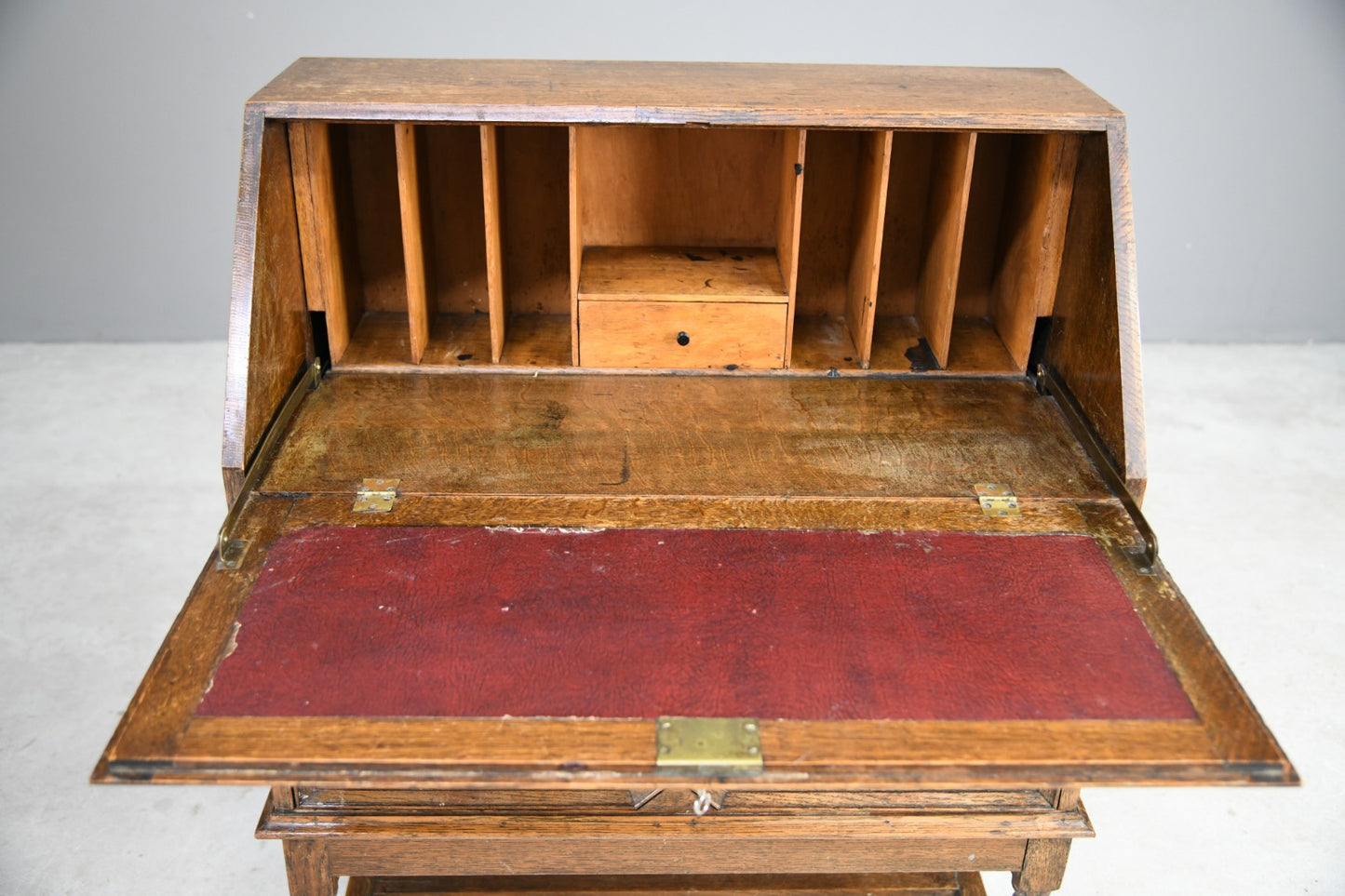 Early 20th Century Oak Bureau