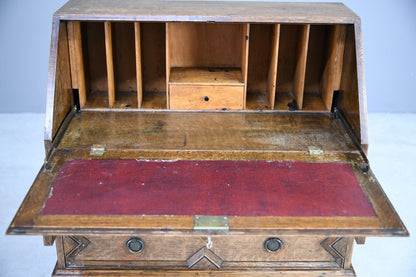 Early 20th Century Oak Bureau