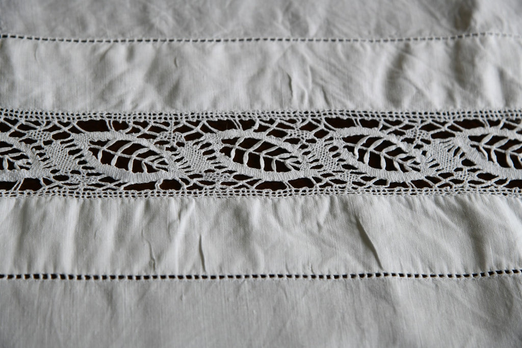 Good Quality Lace and Linen Tablecloth