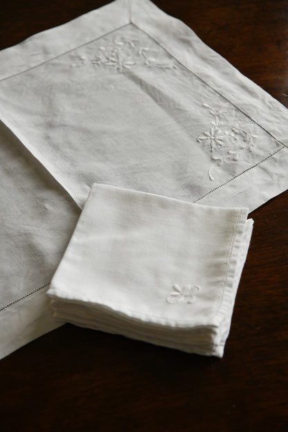 Linen Tray Cloth & 4 Napkins