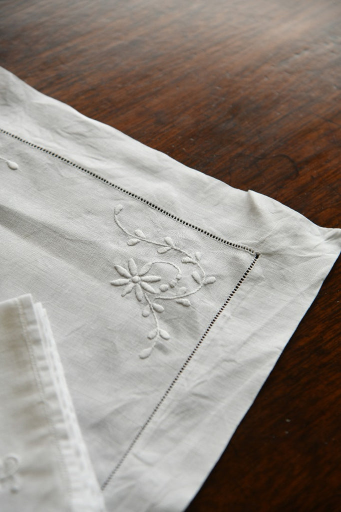 Linen Tray Cloth & 4 Napkins