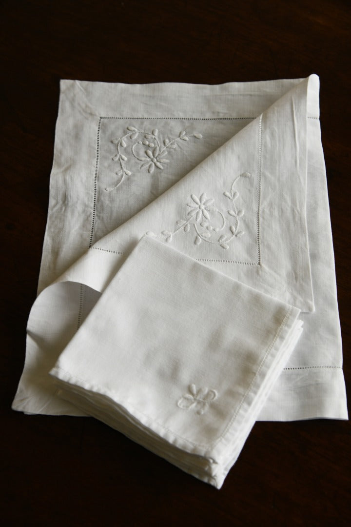 Linen Tray Cloth & 4 Napkins