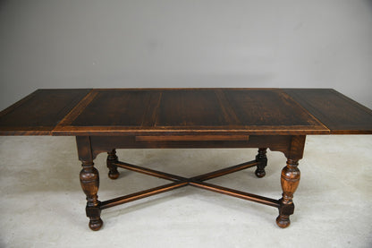 Early 20th Century Oak Extending Dining Table