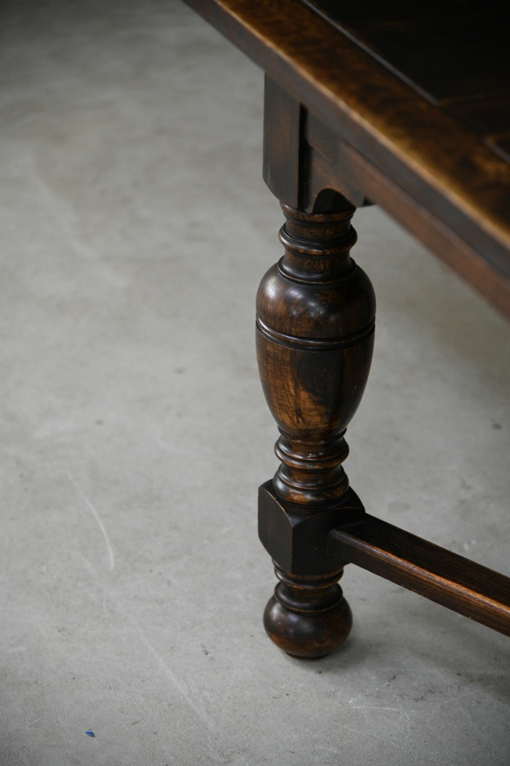 Early 20th Century Oak Extending Dining Table