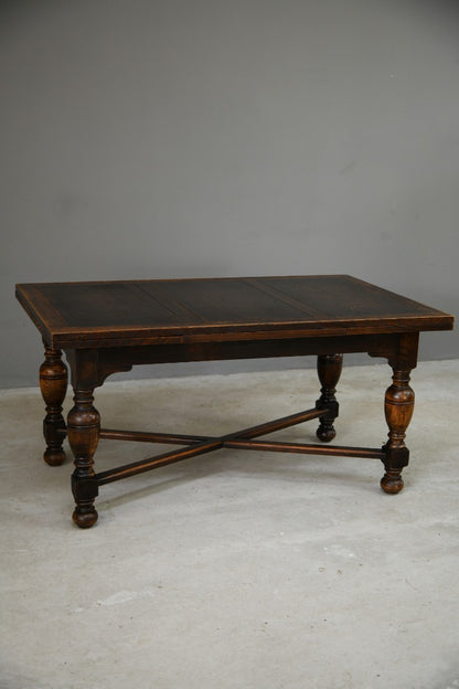 Early 20th Century Oak Extending Dining Table