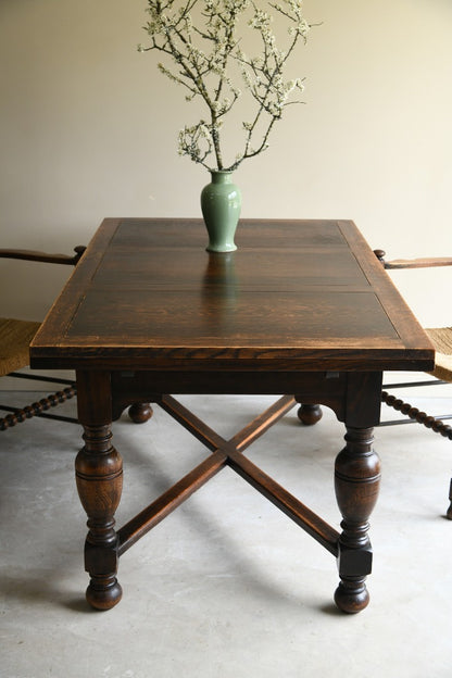 Early 20th Century Oak Extending Dining Table